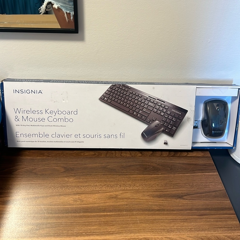 Insignia Wireless Keyboard & Mouse Combo Keyboard and Mouse Combo (NS-PNC5011-C)